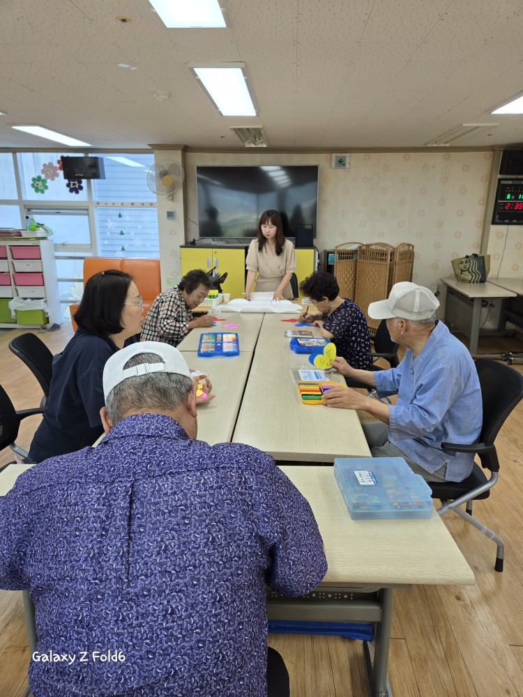 온양노인복지센터 집단미술치료 진행